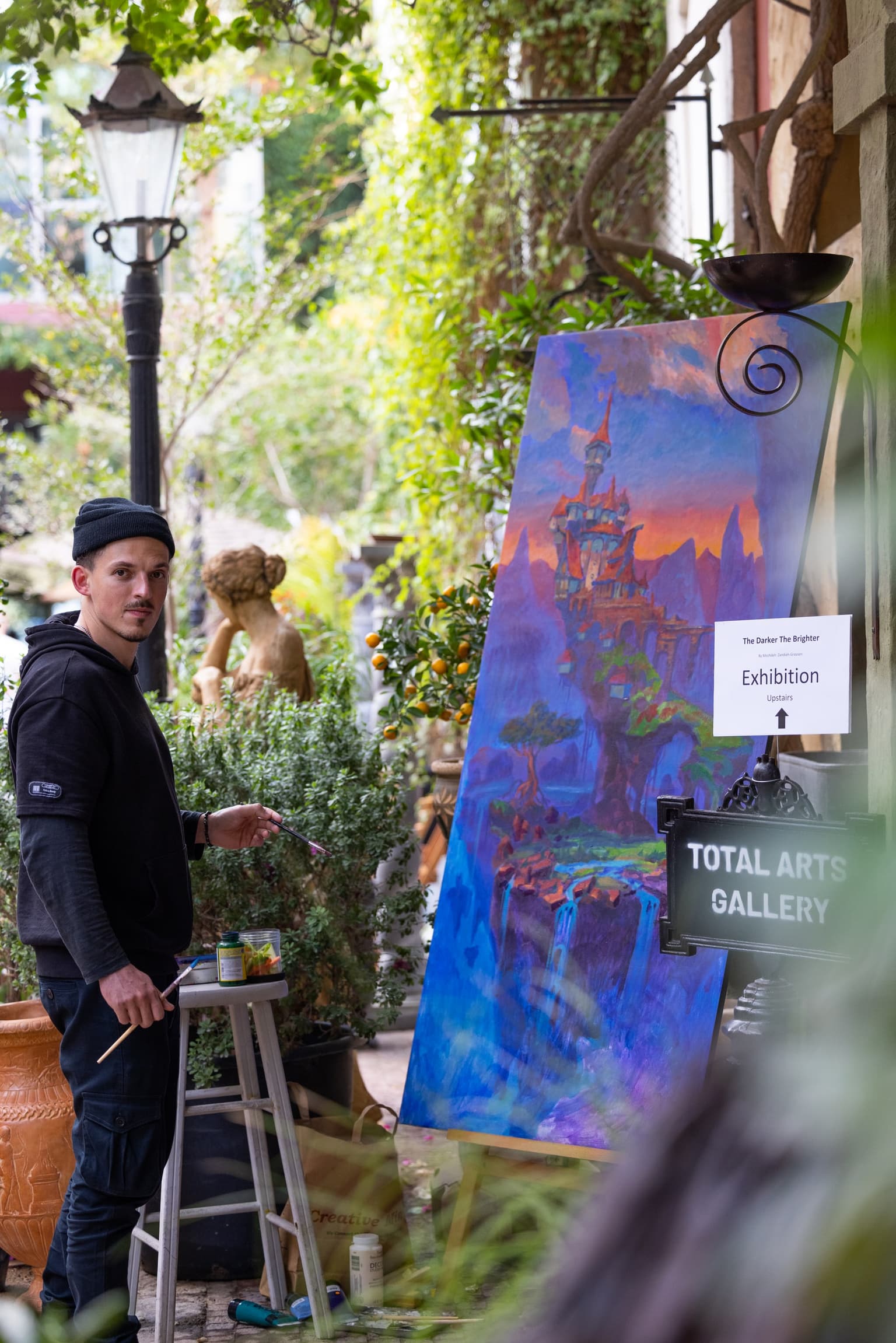 Outdoor exhibition painting moment