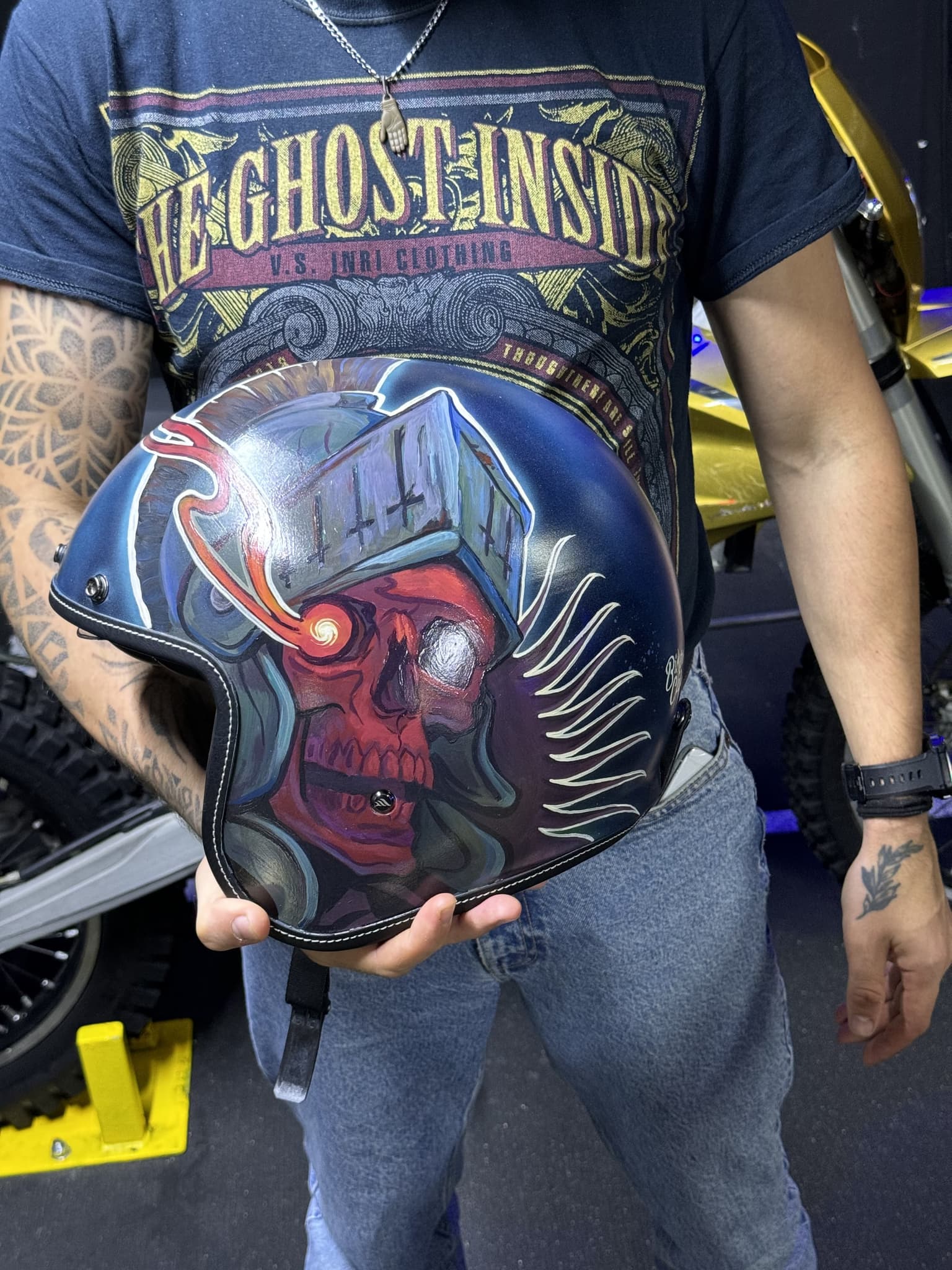 Painted helmet competition detail